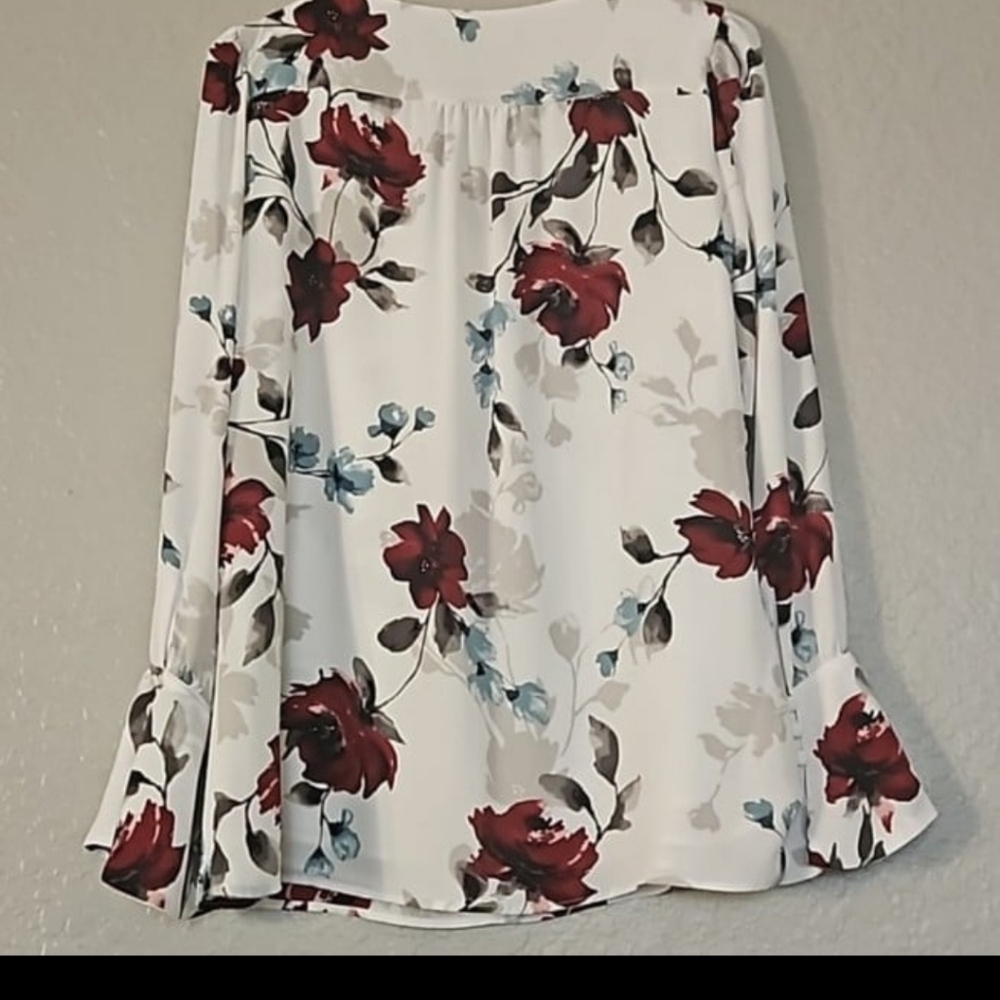 White House Black Market Floral V-neck Bell Sleeve Blouse - Picture 4 of 7